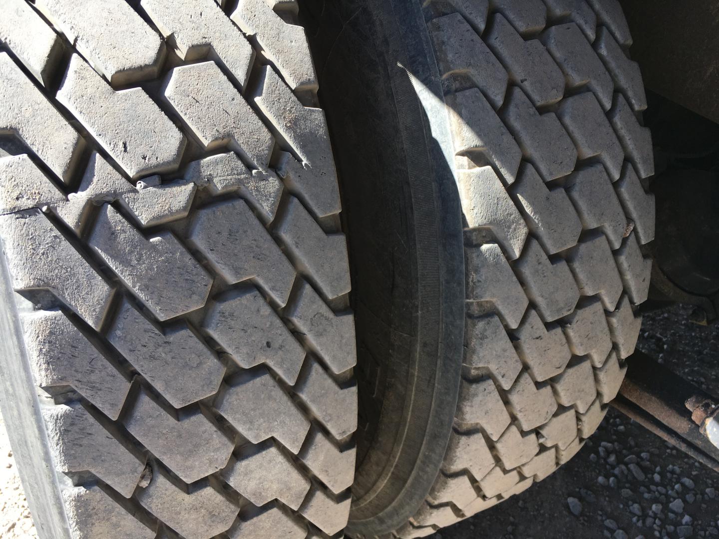 ./imagenes/INVOICE/2019/16650/CAMION CON PLATAFORMA INTERNATIONAL 8600 SBA 6X4 (4).JPG